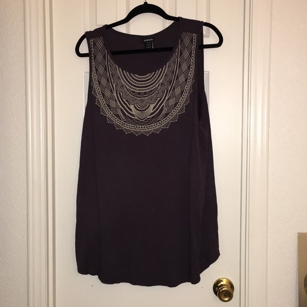 Torrid size 2 Gray with off white print tank top